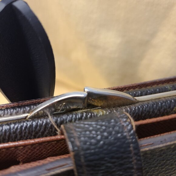 Louis Vuitton Monogram Portefeuille Viennois Kiss Lock Purse Wallet GUC 2009 - Picture 10 of 11